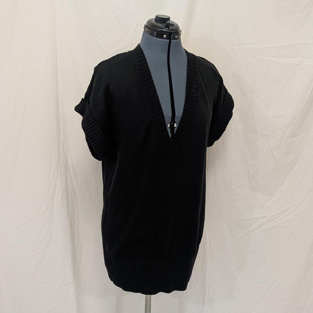 Eight Eight Eight black 100% cotton deep V‑neck sleeveless sweater, size L